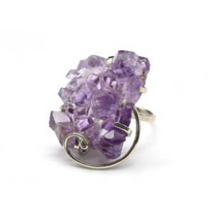 Кольцо с аметистом 23*32мм