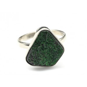 Кольцо с уваровитом " Грация " 16*17мм. Кольцо с уваровитом " Грация " 16*17мм.