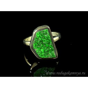 Кольцо с уваровитом, 12*18мм.