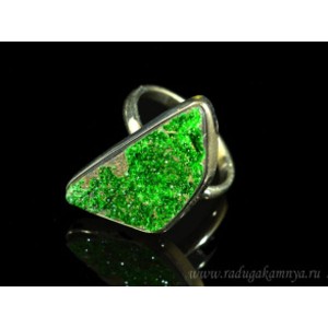 Кольцо с уваровитом грация 14*25мм. Кольцо с уваровитом грация 14*25мм.