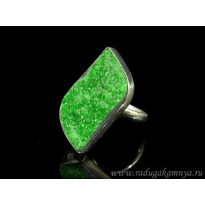 Кольцо с уваровитом грация 14*27мм