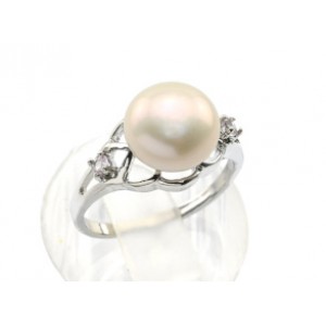Кольцо с жемчугом и стразами, белый.