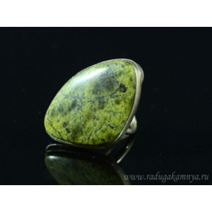 Кольцо змеевик " Грация " 23*33мм