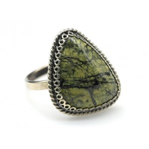 Кольцо змеевик " Грация " 17*21мм