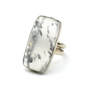 Кольцо с льдистым кварцем "Прямоугольник" 16*31мм