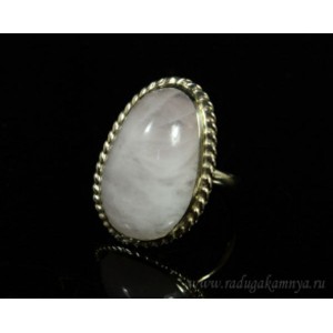 Кольцо с розовым кварцем 20*28мм