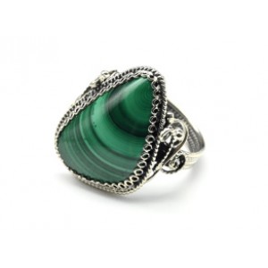 Кольцо малахит "Грация" 19*26мм