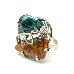 Кольцо тагилит и ракушечник 27*26мм.