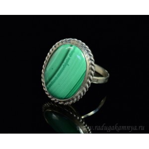 Кольцо из малахита овал 19*24мм
