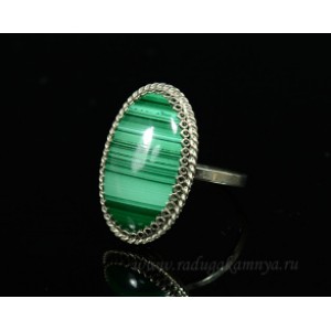 Кольцо малахит " Овал " 17*26мм
