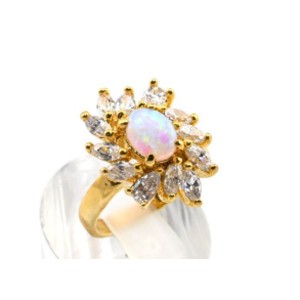 Кольцо позолоченное с японским опалом и стразами, (иск.) Кольцо позолоченное с японским опалом и стразами, (иск.)