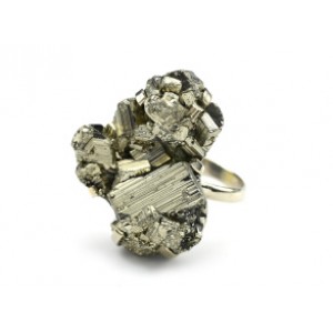Кольцо с пиритом 22*27мм.