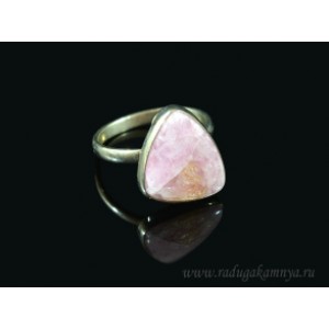 Кольцо с турмалином 14*17мм.