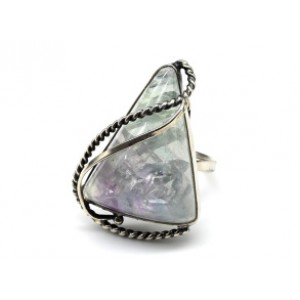 Кольцо с флюоритом 23*32мм.