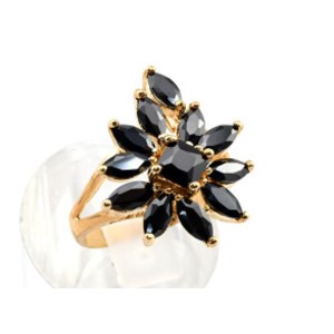 Кольцо позолоченное "Ромашка" с чёрным цирконом,  (иск.)