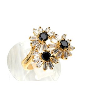 Кольцо позолоченное "Три цветка" с чёрным цирконом и белым,  (иск.)