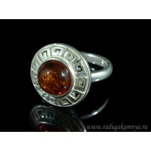 Кольцо с янтарём в посеребрении "греческое" круг 18мм коньячный (иск.)