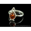 Кольцо с янтарём в посеребрении "стрелка" 9*19мм коньячный (иск.)