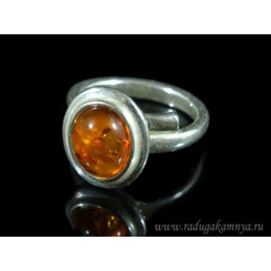 Кольцо с янтарём в посеребрении овал 12*14мм коньячный (иск.) Кольцо с янтарём в посеребрении овал 12*14мм коньячный (иск.)