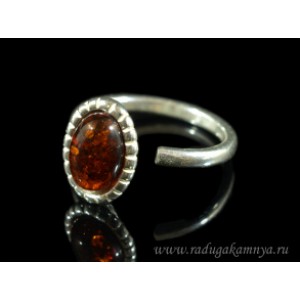 Кольцо с янтарём в посеребрении овал 11*15мм коньячный (иск.) Кольцо с янтарём в посеребрении овал 11*15мм коньячный (иск.)