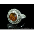 Кольцо с янтарём в посеребрении "греческое" круг 20 коньячный. (иск.)
