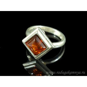 Кольцо с янтарём в посеребрении ромб 16мм коньячный (иск.)