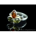 Кольцо с янтарём в посеребрении трилистник 15*16мм коньячный, зеленый (иск.)