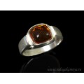 Кольцо с янтарём в посеребрении квадрат 9мм коньячный (иск.)