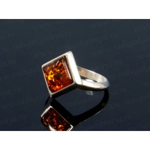 Кольцо с янтарём в посеребрении ромбик 15мм коньячный (иск.)