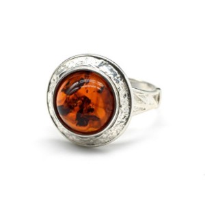 Кольцо с янтарем C925 круг 18мм коньячный , 4,95гр (иск.) Кольцо с янтарем C925 круг 18мм коньячный , 4,95гр (иск.)