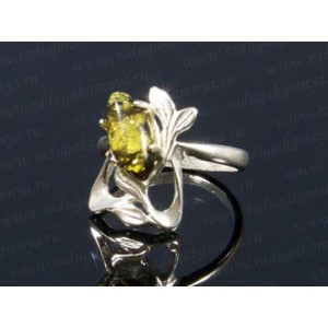 Кольцо с янтарём в посеребрении каприз зеленый (иск.)