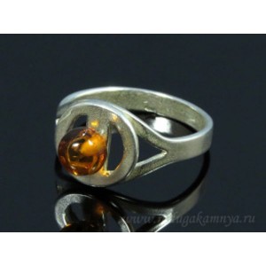 Кольцо с янтарём в посеребрении шарик 7мм коньячный (иск.)