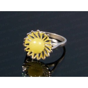 Кольцо с янтарём в посеребрении цветок шарик 7мм молочный (иск.)