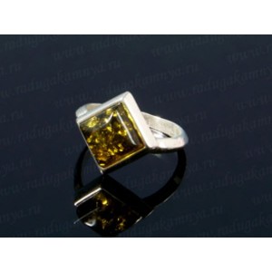 Кольцо с янтарём в посеребрении ромбик 15мм зеленый (иск.)