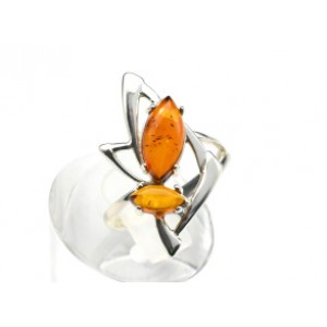 Кольцо с янтарем C925 2 рисинки 17*27мм св.коньячный , 2,47гр (иск.) Кольцо с янтарем C925 2 рисинки 17*27мм св.коньячный , 2,47гр (иск.)