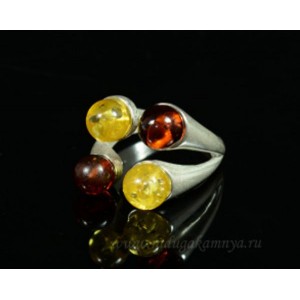 Кольцо с янтарём в посеребрении 4 шарика лимонный, коньячный (иск.) Кольцо с янтарём в посеребрении 4 шарика лимонный, коньячный (иск.)
