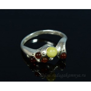 Кольцо посеребрененное с янтарём 5 шариков коньячный, молочный (иск.)