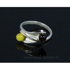 Кольцо посеребрененное с янтарём парочка шарик 4мм молочный, кофейный (иск.)