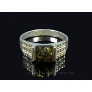 Кольцо с янтарём в посеребрении квадратик 7мм зеленый (иск.)