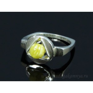 Кольцо с янтарём в посеребрении геометрическое молочный (иск.)