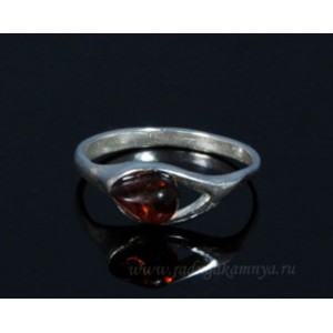 Кольцо с янтарём в посеребрении капелька коньячный (иск.)