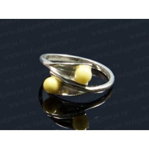 Кольцо посеребрененное с янтарём парочка шарик 4мм молочный (иск.)