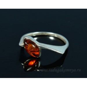Кольцо с янтарём в посеребрении рисинка коньячный (иск.)