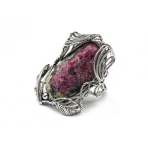 Кольцо с эвдиалитом 35*50мм.