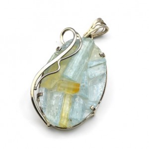 Кулон из аквамарина 30*47мм. Кулон из аквамарина 30*47мм.