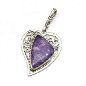 Кулон из аметиста 32*42мм. Кулон из аметиста 32*42мм.