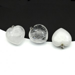 Кулон из горного хрусталя сердце 30*30мм Кулон из горного хрусталя сердце 30*30мм