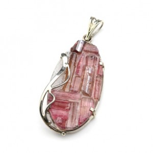 Кулон из турмалина и горного хрусталя 24*47мм.