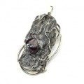 Кулон гранат в метаморфическом сланце 33*60мм. Кулон гранат в метаморфическом сланце 33*60мм.