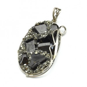 Кулон из граната и пирита 32*54мм.